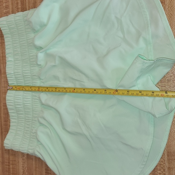 NWT WOMENS NIKE ONE DRI-FIT LINED SHORTS GREEN, SIZE M - Picture 9 of 13